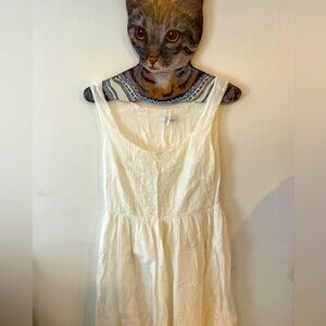 White Summer Delia‘s dress with lace and eyelets